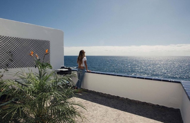 Canary casita next to the Atlantic Ocean