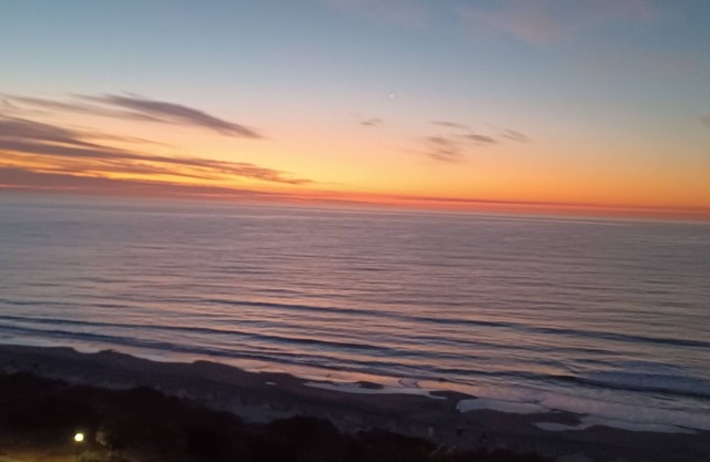 CANCELLATION SEPT 27-OCT 11 OCEAN VIEW FROM BALCONY. SPA SHOWER KGBED 65"TV