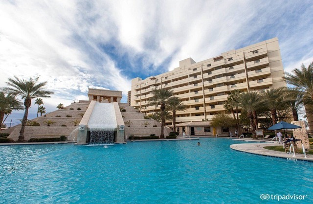 Cancun Resort Las Vegas is the perfect spot to relax on the Vegas Strip!
