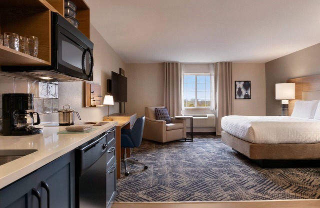 Candlewood Suites Springfield North by IHG