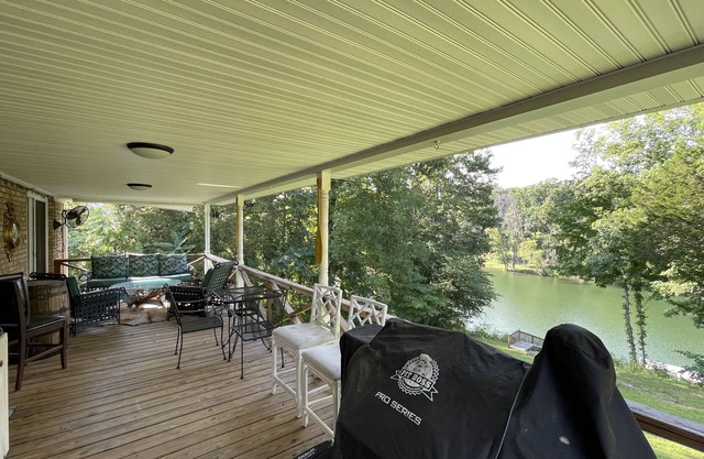 Caney Fork River Cottage. Sparta, TN. Fall Creek Falls, Kayaking, Fishing, Relax