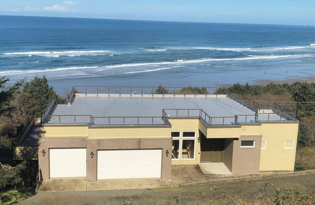 Cannon Beach Arch cape Luxury Vacation Home with Stunning Ocean View