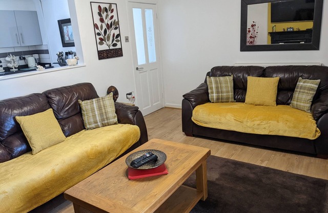 Canol Cae Cottages Bluebell in Penrhyndeudraeth near Porthmadog. 3 bed