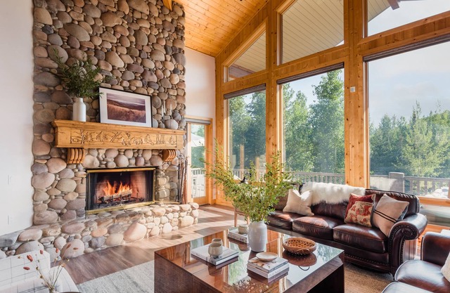 Canopy by AvantStay | 8 BR Cabin w/ Hot Tub, Movie Theatre & Sauna