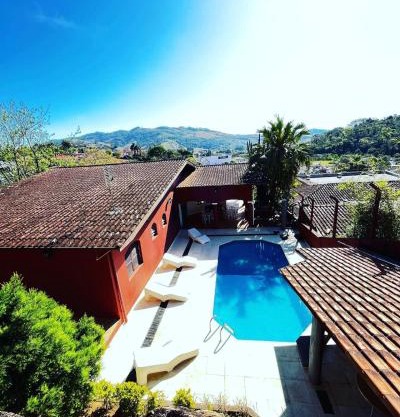 Cantinho da Vó Lena Casa Familiar com 4 Suítes, Piscina e Lazer em Lindóia