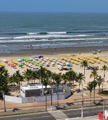 Cantinho na Ocian a 50 metros do mar e próximo a feirinha de artesanato da praia da Ocian ,Com NET Flix Globo play internet vivo com 500 megas Tv de 70 polegadas com ar condicionado