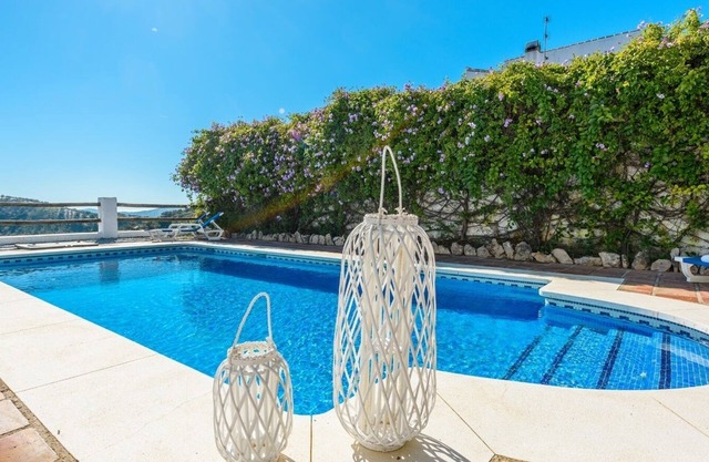 Cantoblanco II Viñuela by Ruralidays