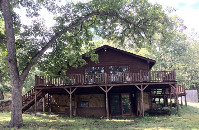 Canyon Hill Cabin- set in the hollers of Dougherty between Sulphur & Davis, OK.