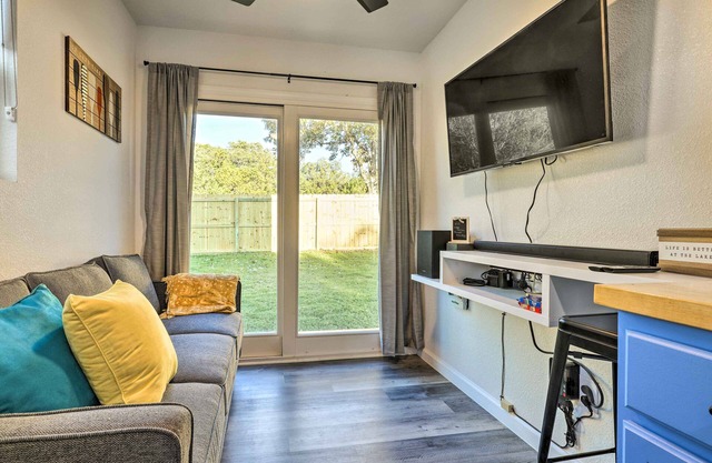 Canyon Lake Retreat w/Pool ~ 2 Mi to Lake