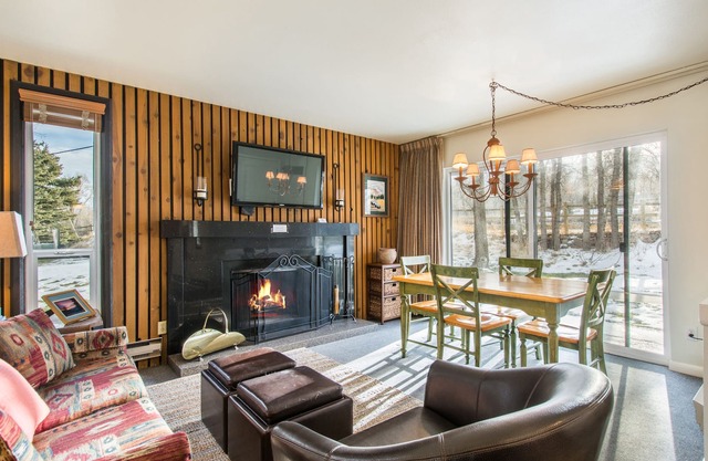 Canyons View 9: Park City Canyons: 2 bedroom, 2 bath vacation condo, nicely remodeled.