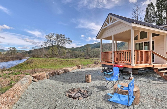 Canyonville Tiny Home on South Umpqua River!