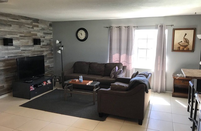 Cape Canaveral Play/Work/Live in Walking/Biking from Beach, Pubs , Restaurants