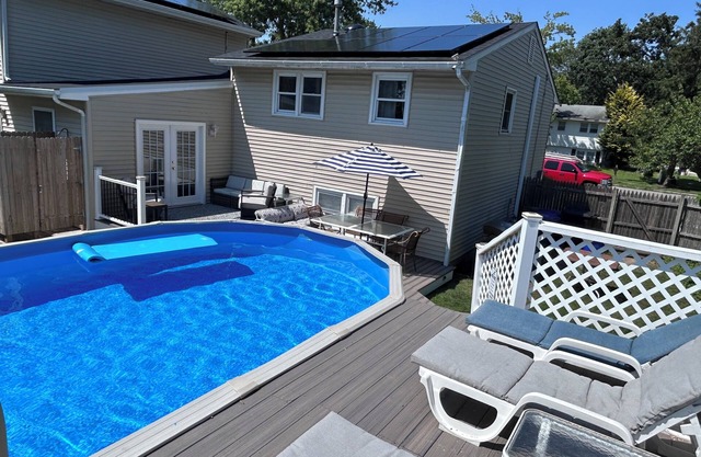 Cape May 4 Bed Pool Oasis,Dog Friendly, Sleeps 10, Outdoor shower + Firepit + EV