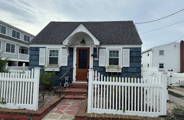 Cape May Fisherman's Cottage Located on historic Yacht Avenue in Cape May