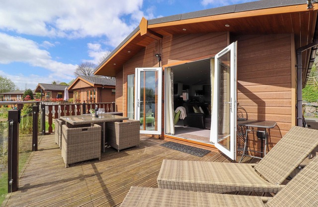 CAPENWRAY, pet friendly, with a garden in Carnforth