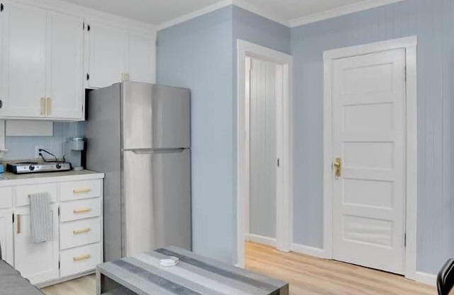 Capitola Village Hideaway Bungalow - Pet friendly!