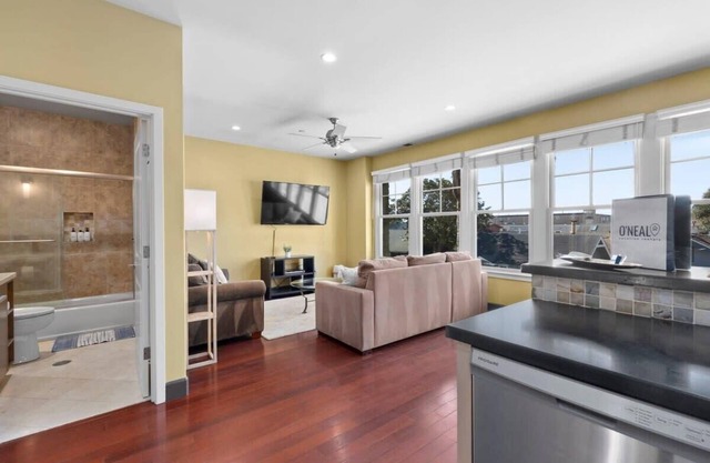 Capitola Village Retreat with Garage!