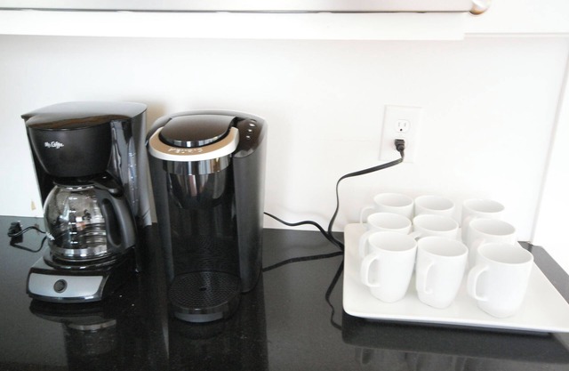 Captain's Manor - Light Rail - Big Comfy House!