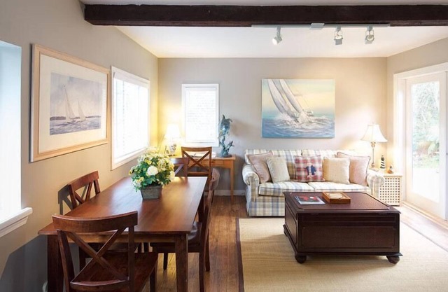 'Captain's Quarters' Waterfront Cottage on Fulford Harbour