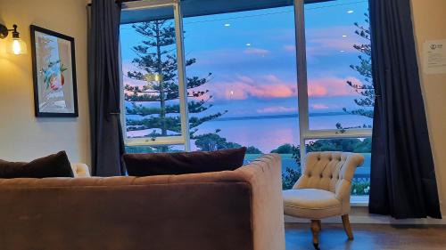 Captains on the Seafront - Winter Fire - stunning sea views- 4br 2bth - large waterfront