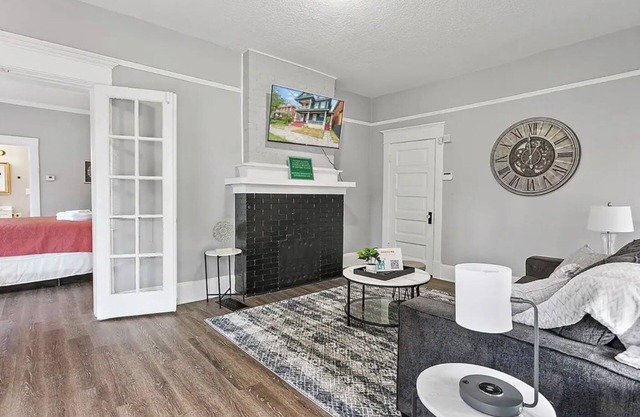 Captivating 1BR Retreat on 10th Street