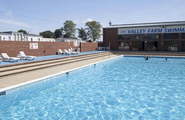 Captivating 2-bed Caravan in Clacton-on-sea