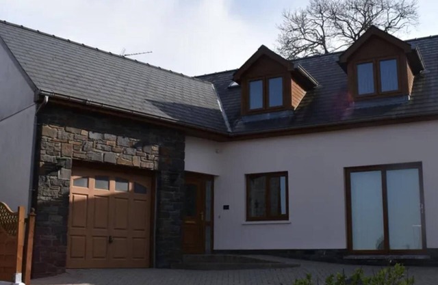 Captivating 4-bed House in West Wales