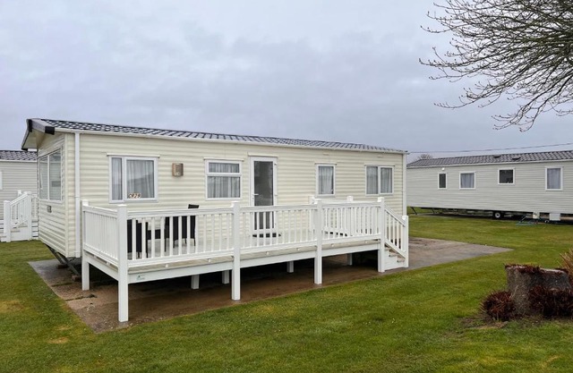 Caravan by the sea,2 bed, sleeps 4,Dorset coast in New Forest On site entertainment and leisure complex available for extra