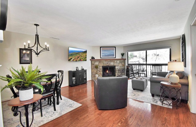 Cardinal 202 | Fireplace, Restaurant, Pool, Spa