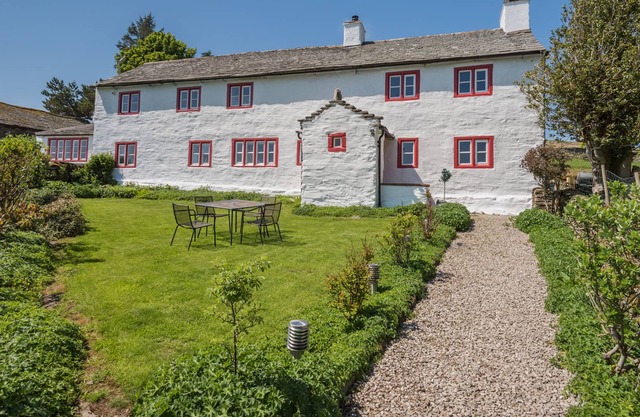 CARHULLAN, pet friendly, with hot tub in Bampton, Cumbria