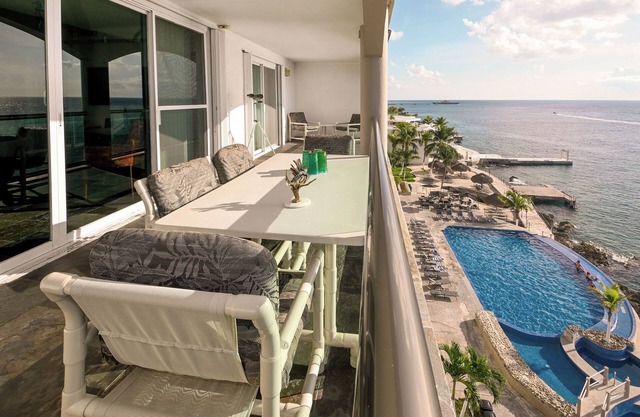 Caribbean Dream Ocean Front Condo El Cantil 6BN