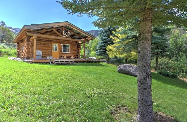 Caribou Cabin in Glenwood Canyon on Sheep Ranch, Western Activities on Site!