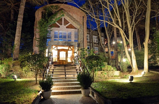 Carilo Village Hotel 