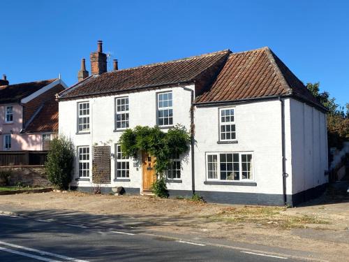 Carlton Cottage Country Retreat - Perfect for Ipswich - Aldeburgh - Southwold - Thorpeness - Sizewell B - Sizewell C - Sleeps 13