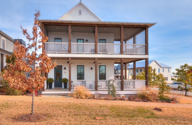 Carlton Landing! Spacious cottage with second story view of Lake Eufaula!