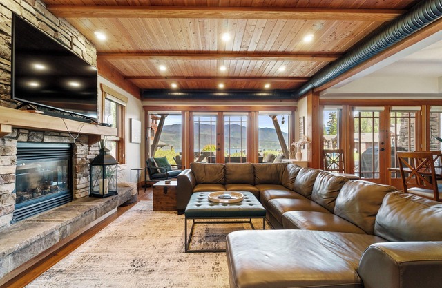 Carmel Beach Private Lodges - Unit #8. Lakefront 4 bedroom lodge with hot tub