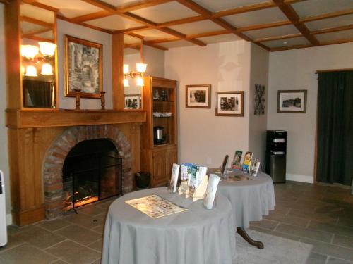 Carmel Wayfarer Inn