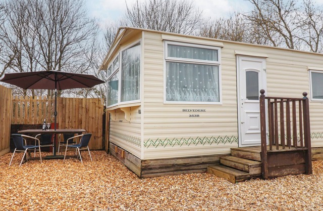 CARNABY, family friendly, with a garden in South Chard