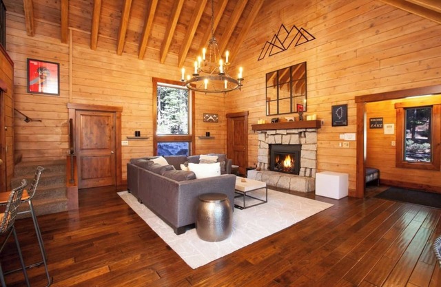 Carnelian Bay Hideaway | Fireplace, Hot Tub & Views!