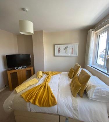 Carol's Place near Porthcawl, Margam Park, 3mins to M4