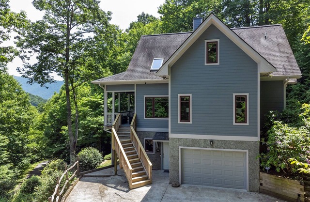 Carolina Blue | Pet Friendly, Deck, Treetop Views