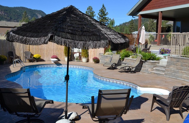 Carriage House at the Poolside Retreat, Peachland our mini resort