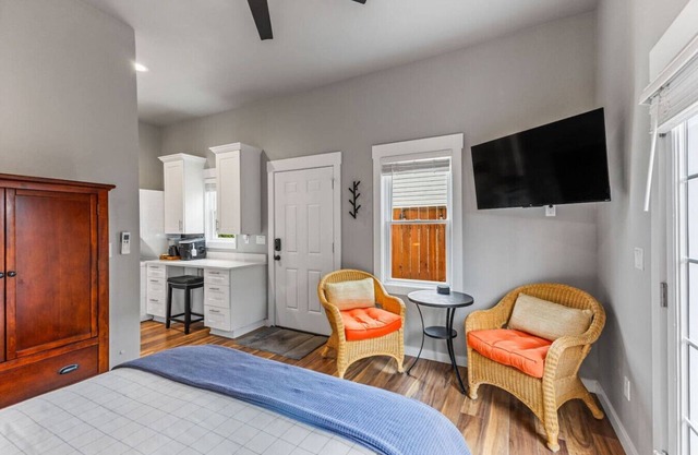Carriage House · Brand New! Vine Street Carriage House
