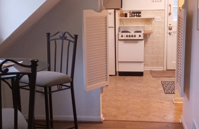 Carriage House Loft Apartment -Oak Openings Region at its best!