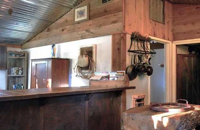 Carriage House. River Cabin. Sleeps 4