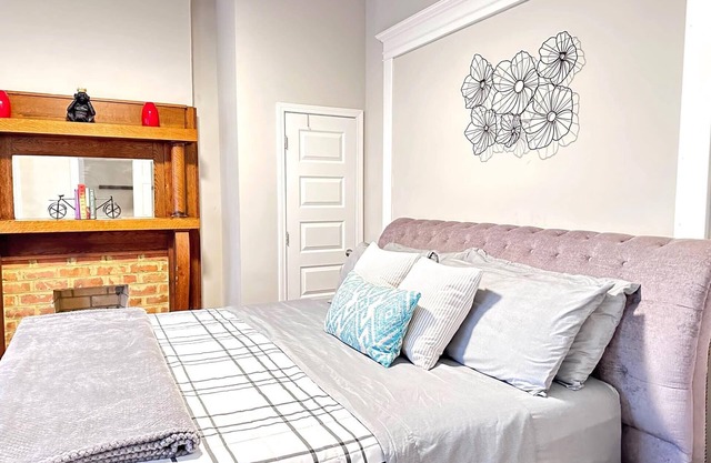 Carytown Charm: 1BR with King Bed/fully fenced