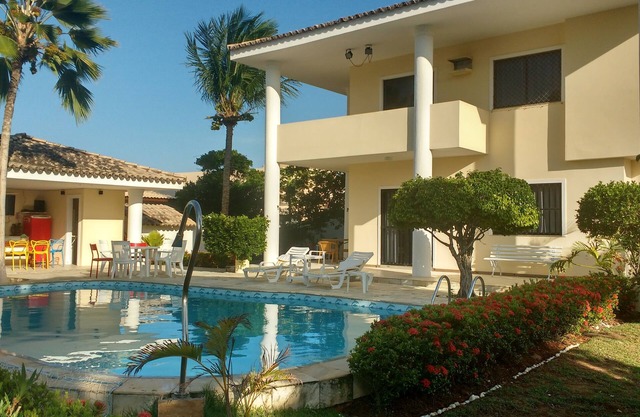 Casa, 4 Quartos em Vilas do Atlântico a 300 mt Praia, Piscina e Suítes Completas