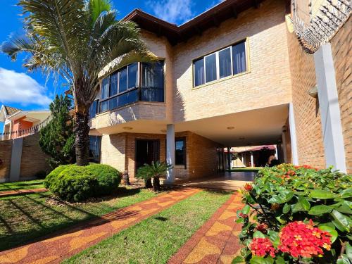 Casa 4 suítes em bairro nobre de Foz