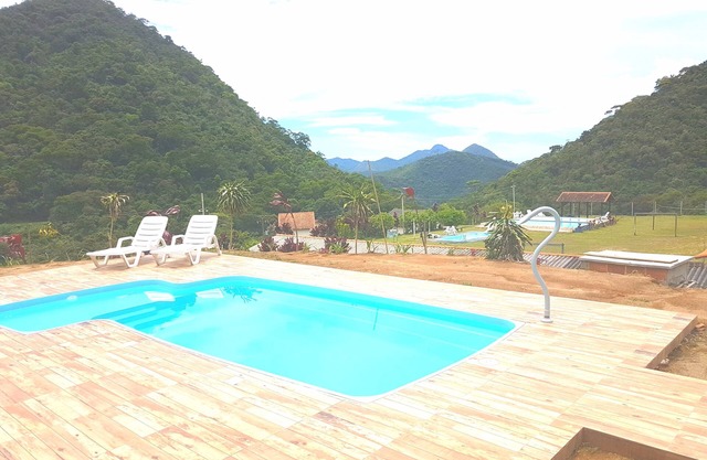 Casa 5 Suítes, Piscina e Churrasqueira Privativas em Teresópolis