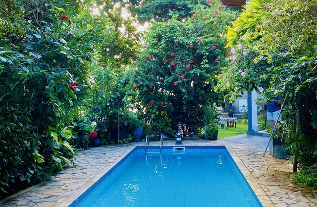 Casa Aconchegante em Penha, pé na Areia, com Piscina e Quintal Arborizado